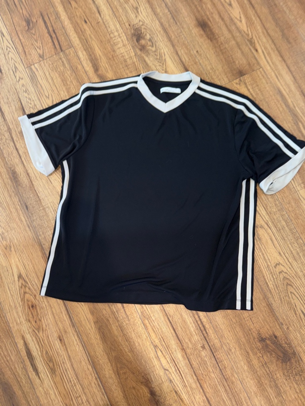 OAK + FORT Black Short-Sleeve V-Neck Shirt with White Trim